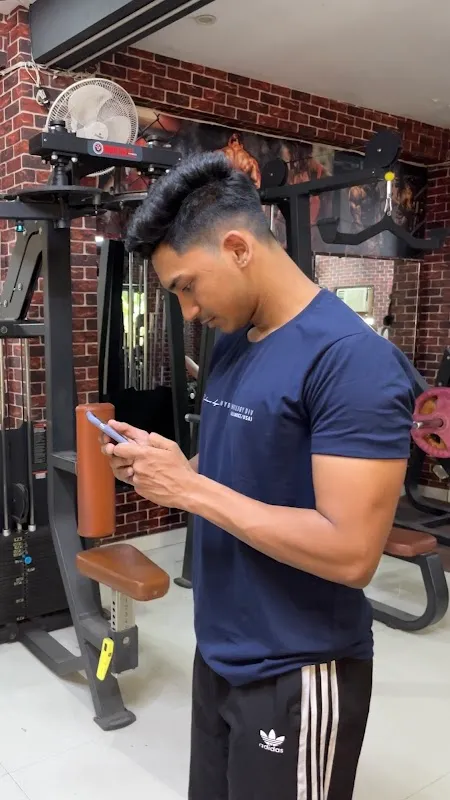 THE KING FITNSS UNISEX GYM