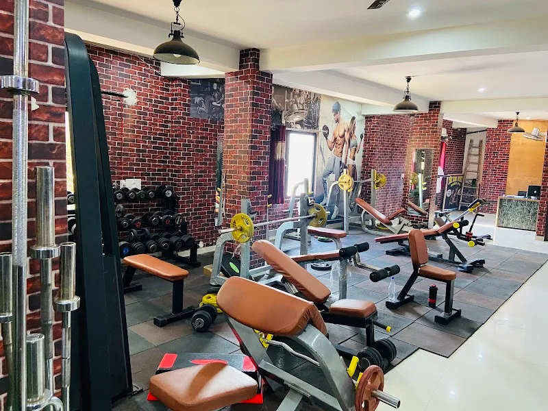 THE KING FITNSS UNISEX GYM