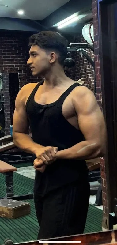 THE KING FITNSS UNISEX GYM