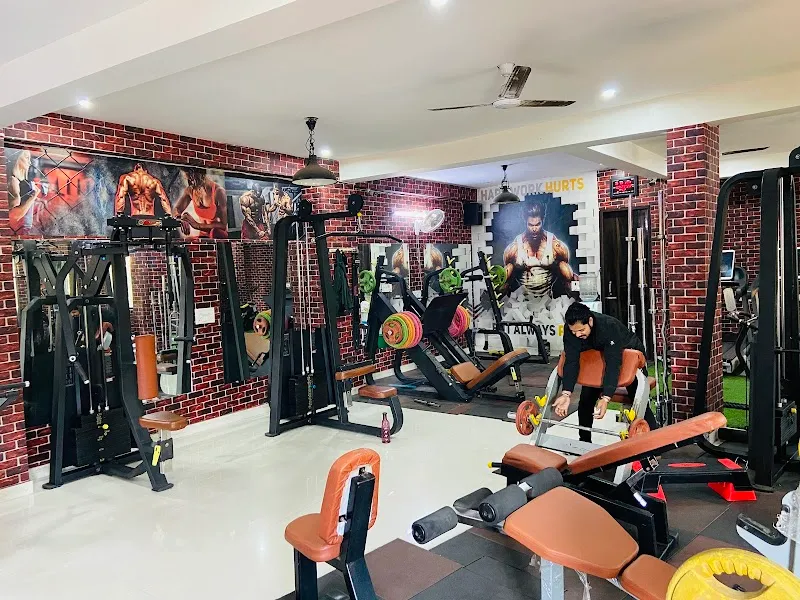 THE KING FITNSS UNISEX GYM