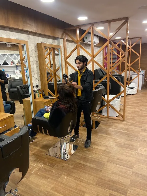 Classic Curl Unisex Salon