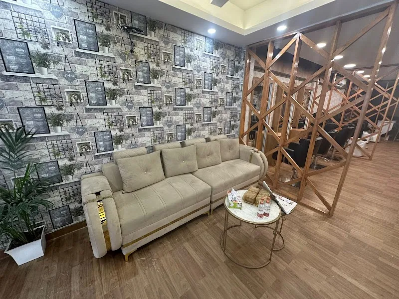 Classic Curl Unisex Salon