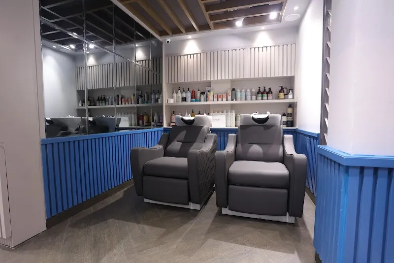 Salon Azure