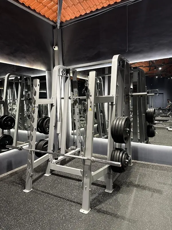 Roar Fitness Oshiwara