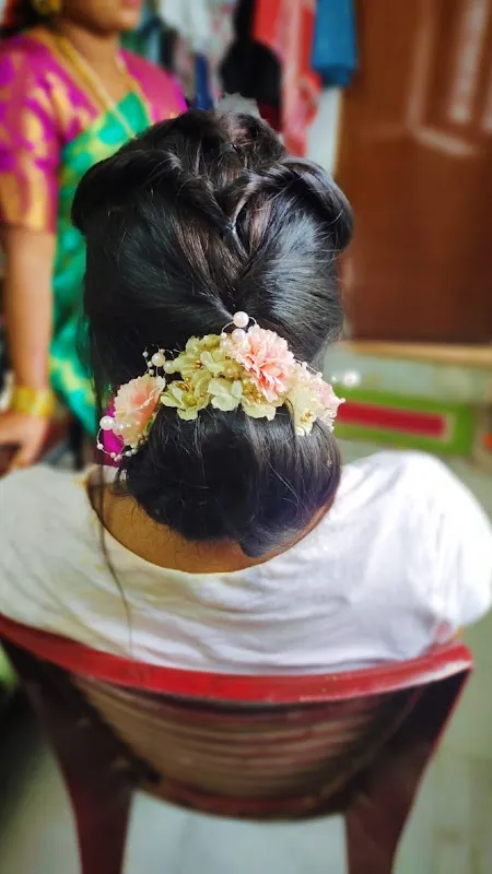 Note9 Unisex Hair 'N' Beauty Salon (Specialization in Hair Fixing)