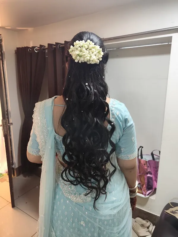 Note9 Unisex Hair 'N' Beauty Salon (Specialization in Hair Fixing)