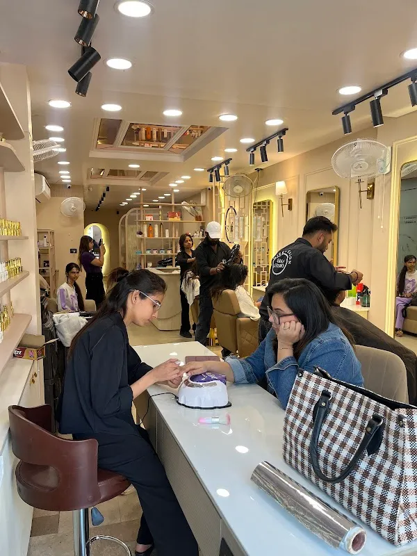 Giaa Studio | Unisex Salon & Hair Beauty in Krishna Nagar Delhi