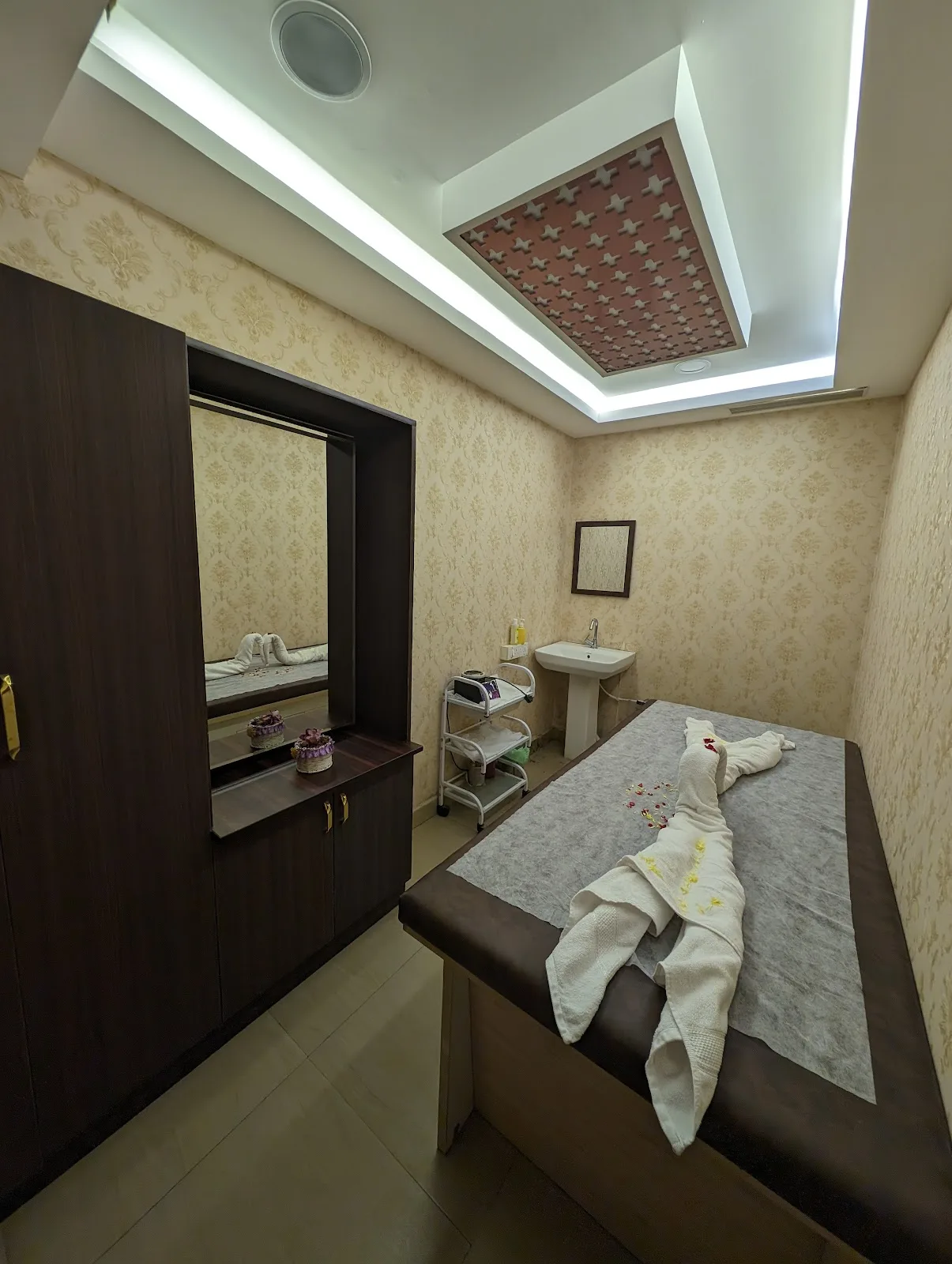 Studio Vogue Luxury Salon & Academy
