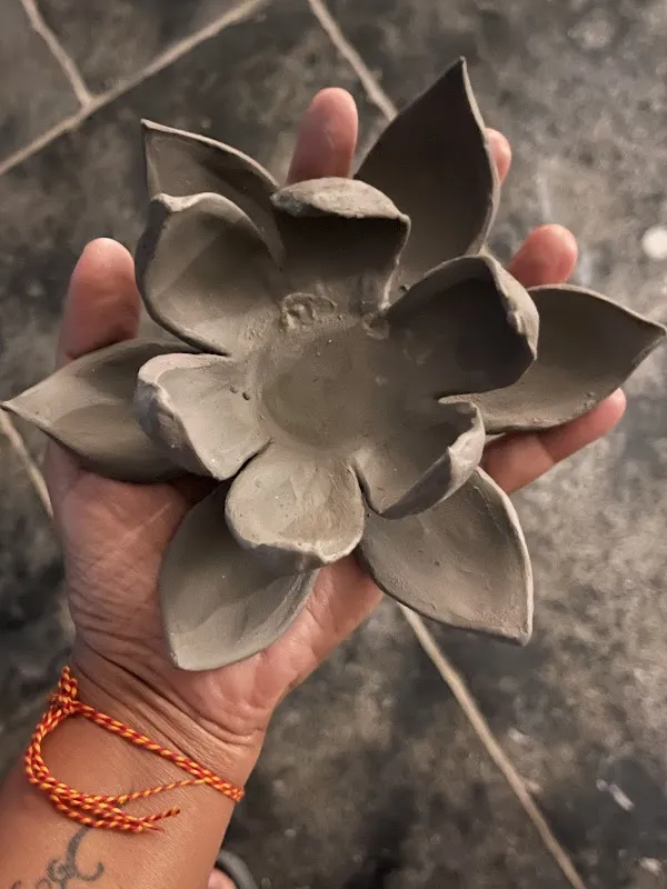 Studio Hands Inclay