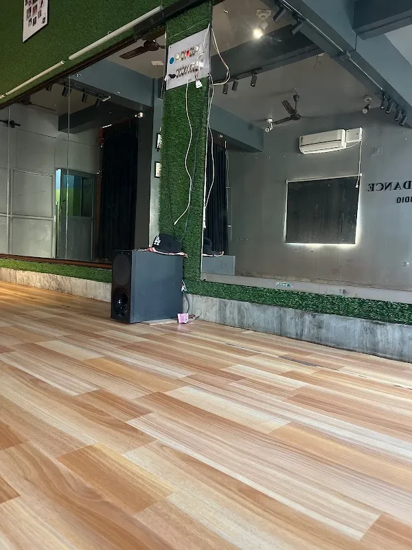 U Can Dance STUDIO