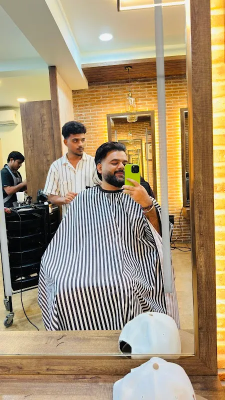Salon Stories