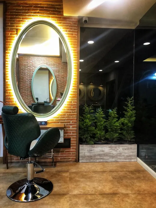Salon Stories
