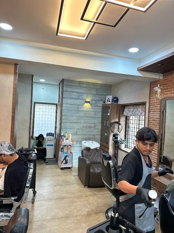 Salon Stories