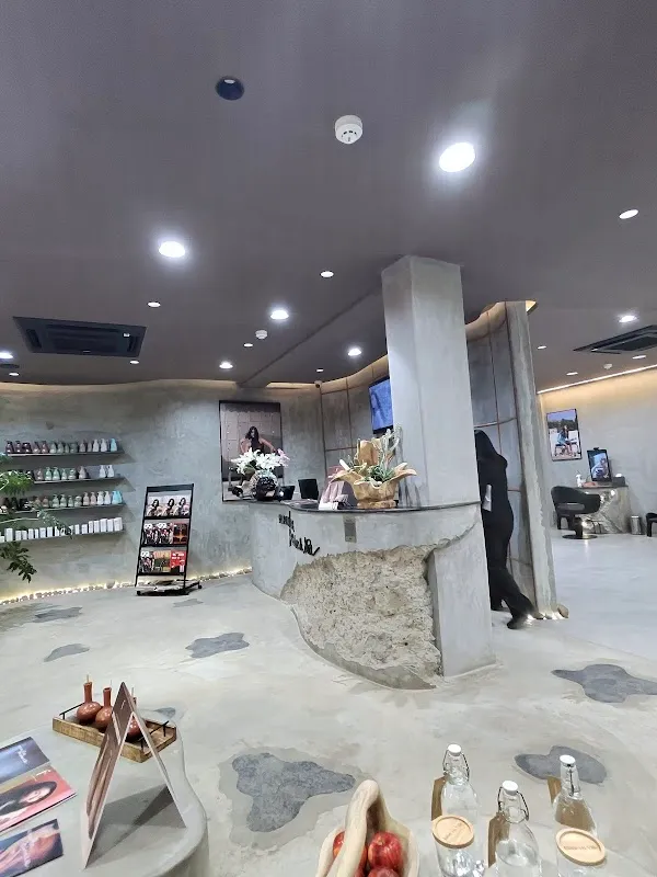 Florian Hurel Hair Couture and Spa (Walkeshwar)