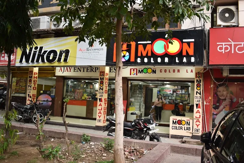 Moon Color Lab & Studio