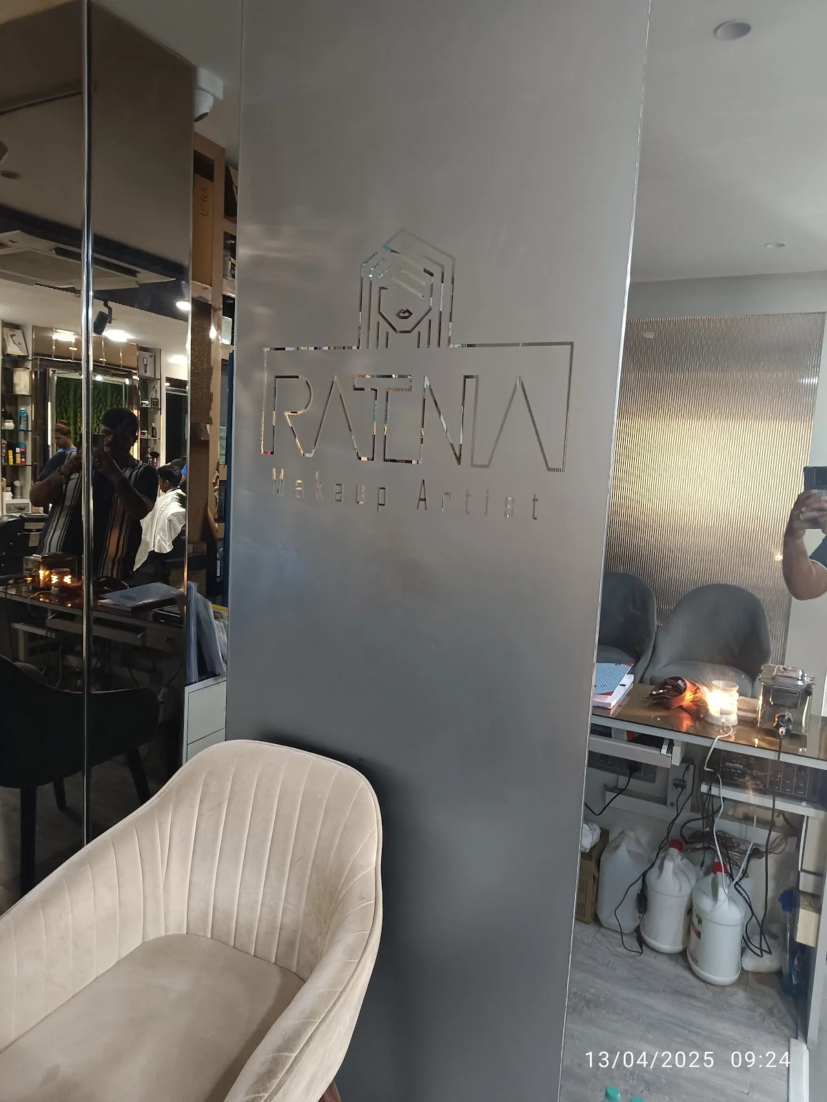 RATNA MAKEUP LOUNGE & UNISEX SALON