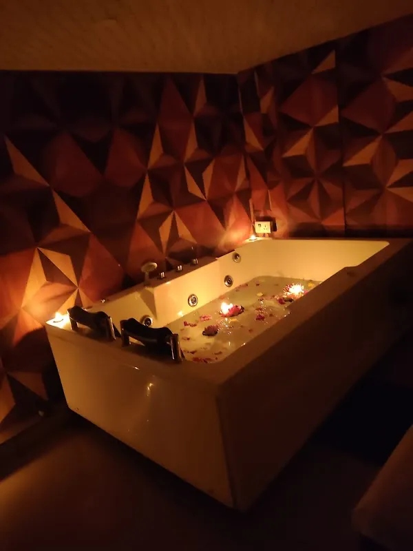 Massage & Spa - Borivali Outlet