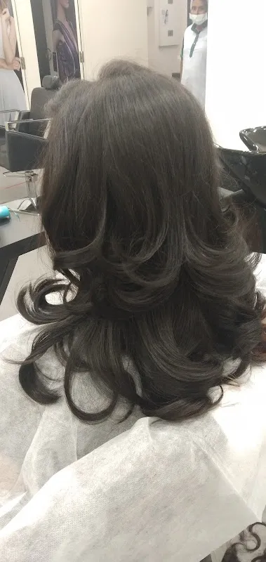Lakme Salon For Him and Her in Hiranandani Estate,Thane