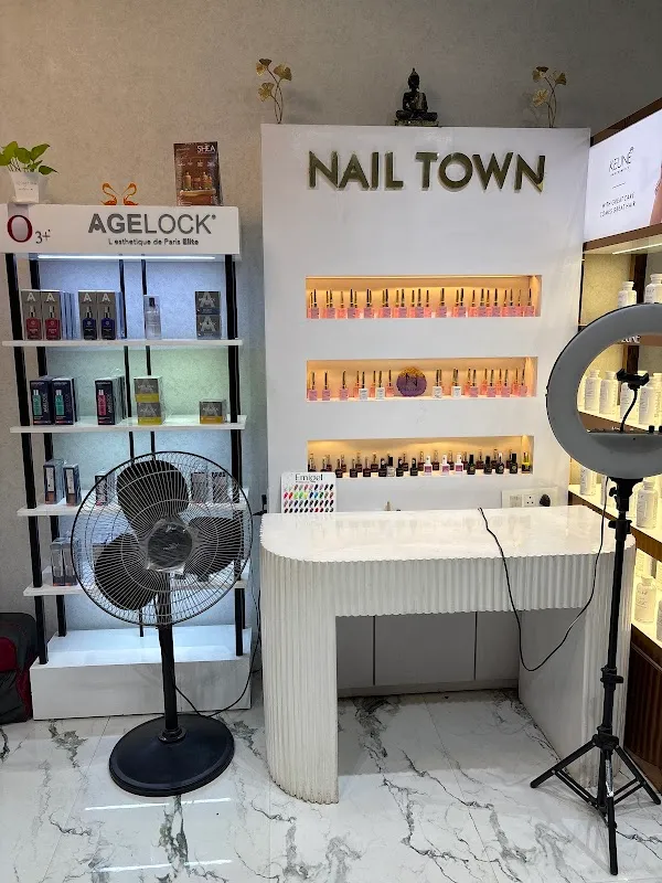 Nishnit Salon & Academy - Unisex Salon & Beauty Parlour in Tankapani Road, Bhubaneswar