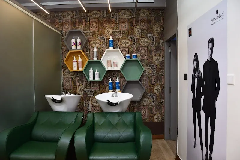 Salon De Elegance