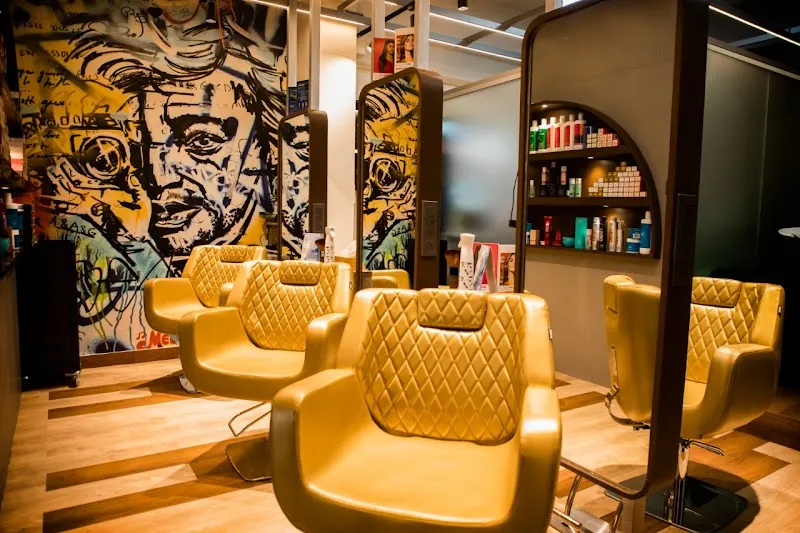Salon De Elegance