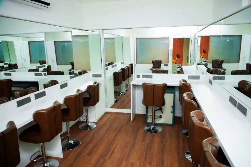 Salon De Elegance