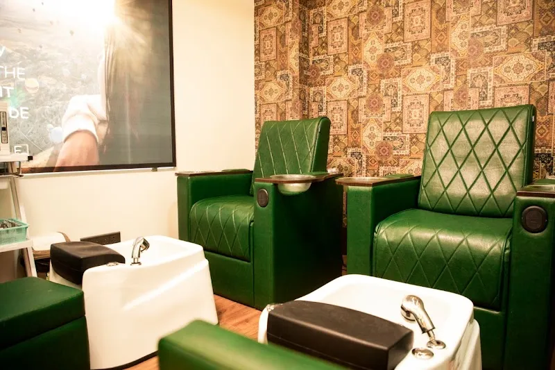 Salon De Elegance