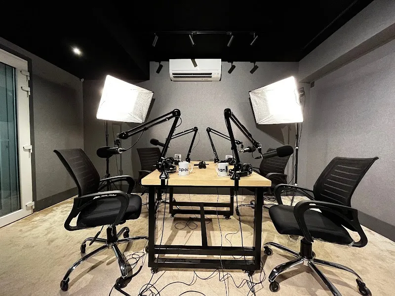 Manicpod studios by Syno Media Pvt Ltd