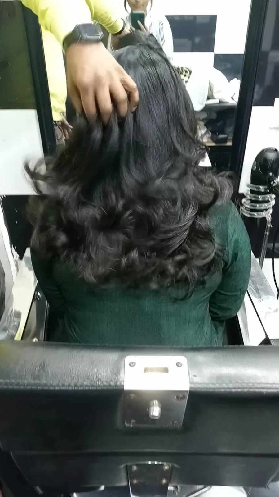 Lorex Salon Sion
