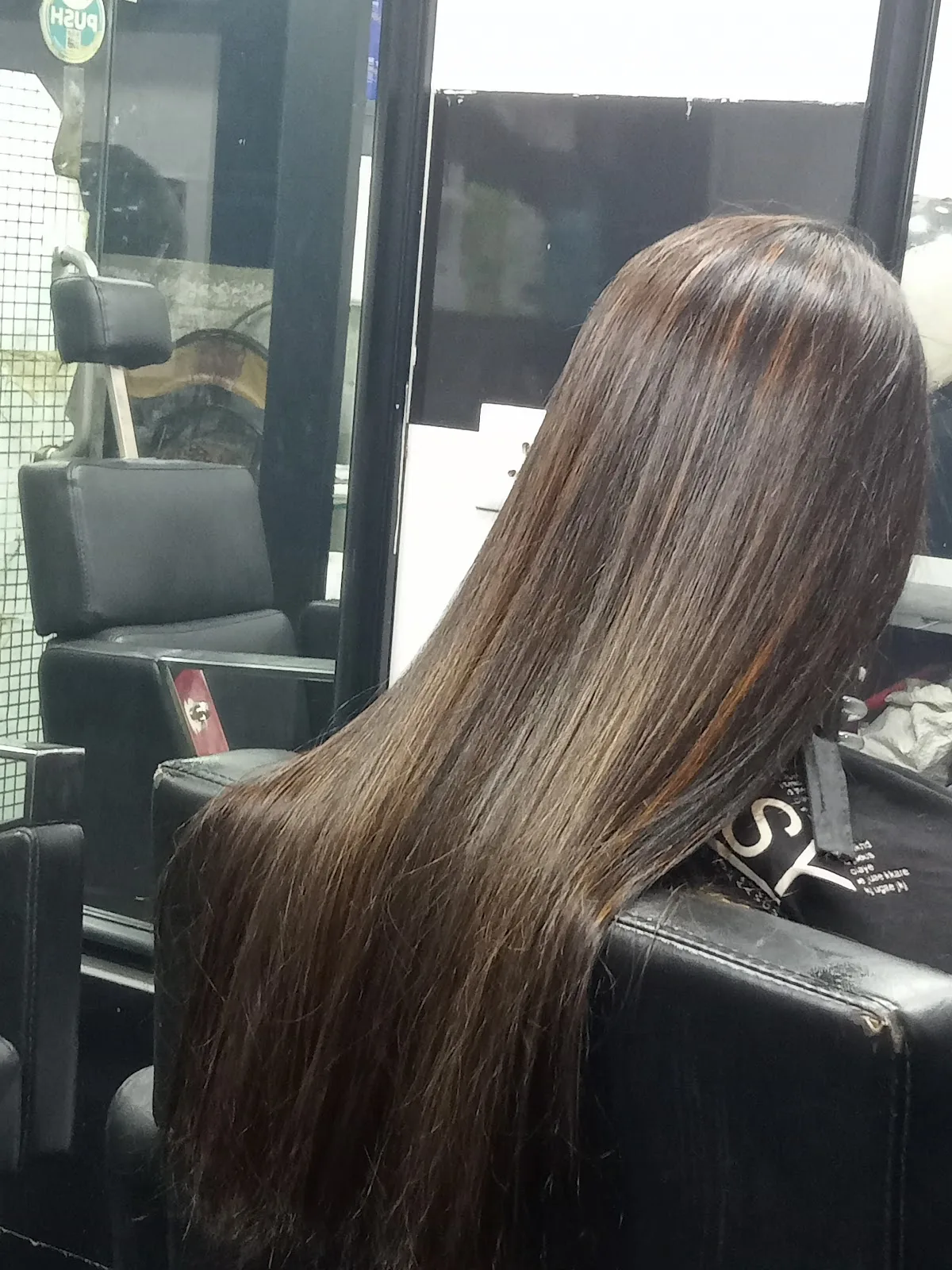 Lorex Salon Sion