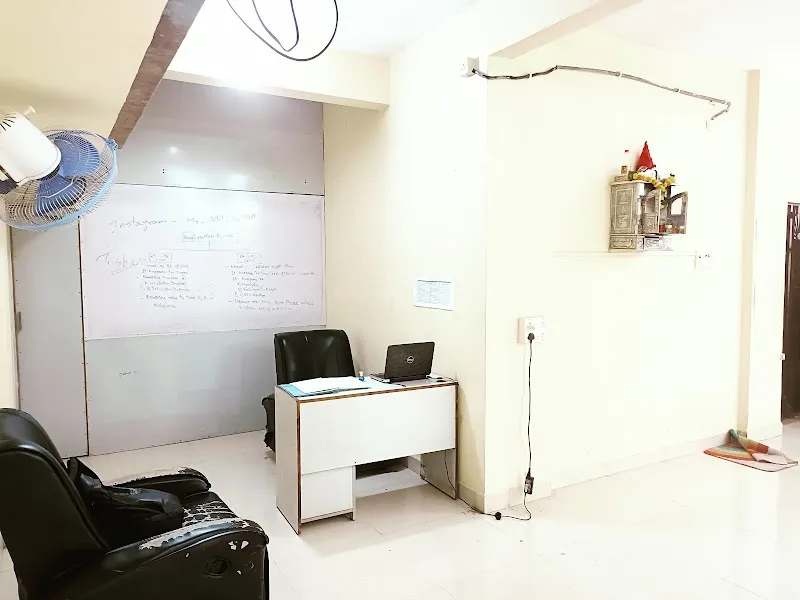Royal Entertainment Dance Studio art & activity