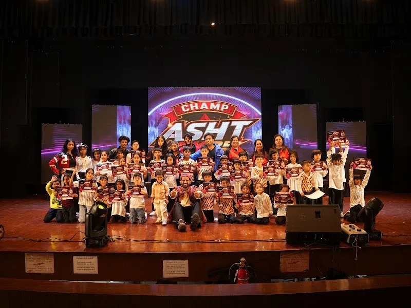 Royal Entertainment Dance Studio art & activity