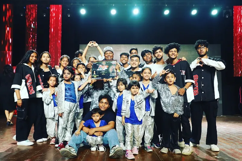 Royal Entertainment Dance Studio art & activity