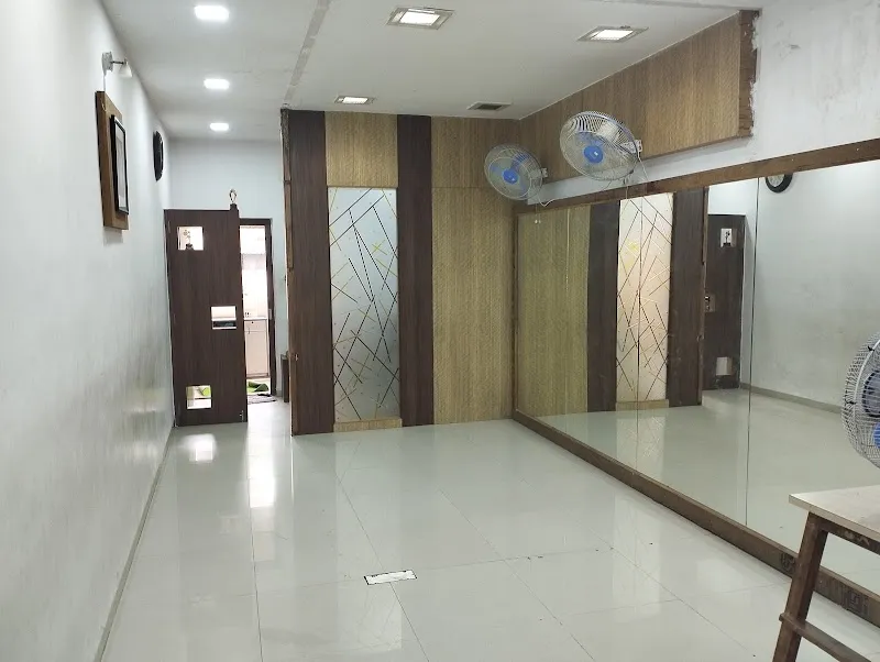 Royal Entertainment Dance Studio art & activity