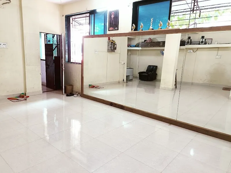 Royal Entertainment Dance Studio art & activity