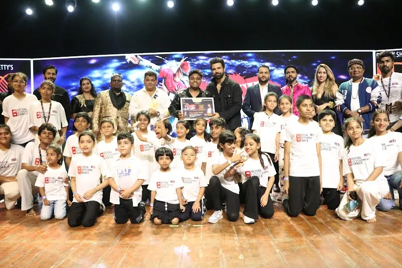 Royal Entertainment Dance Studio art & activity