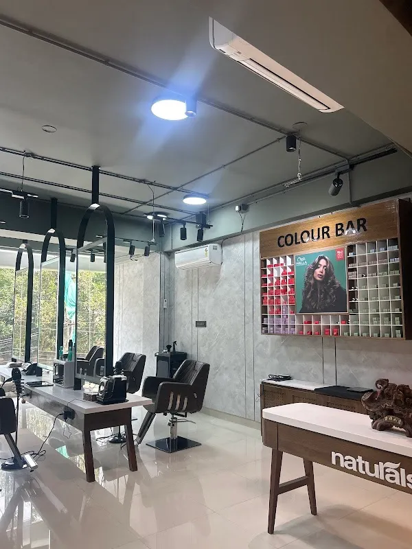 Naturals Salon | Bagalur Cross