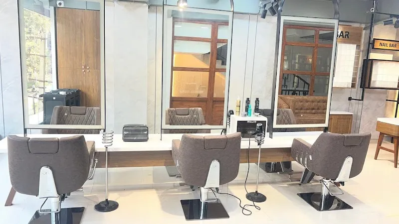 Naturals Salon | Bagalur Cross
