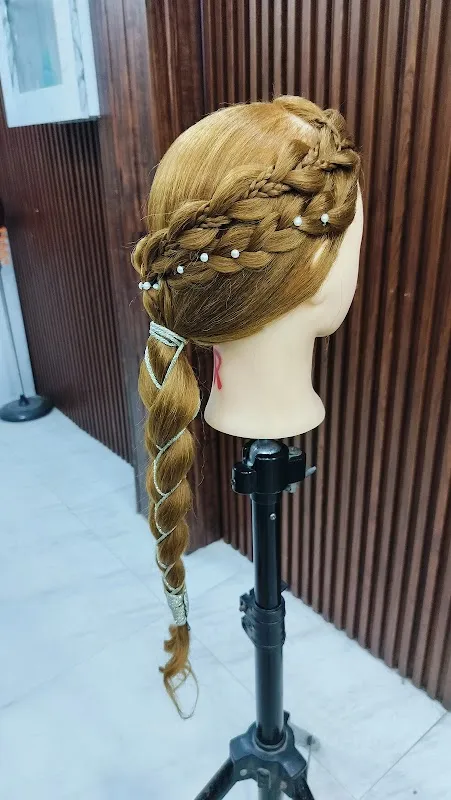 Neelam beauty and scissors