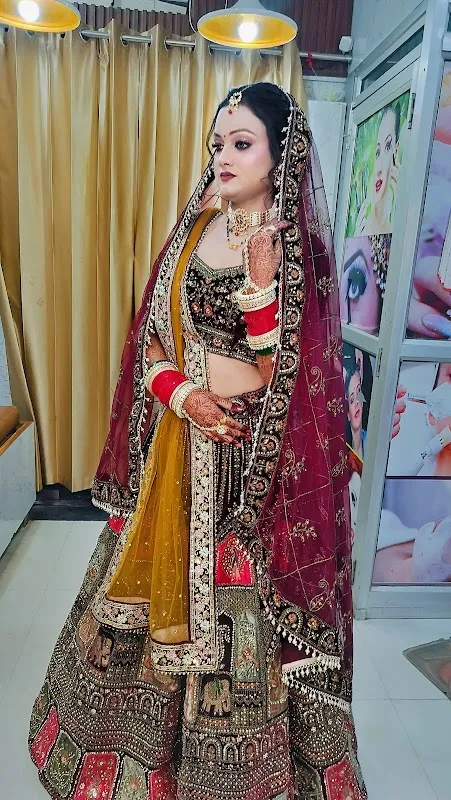 Neelam beauty and scissors