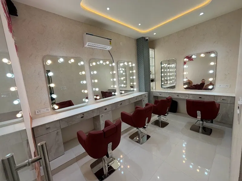 Glam & Gorgeous Luxury Unisex Salon