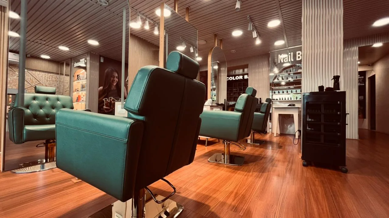 Essensuals by Toni&Guy Hairdressing, RA Puram