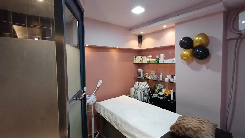 Luxeaura unisex salon | Beauty Salon in Thane | Makeup Artist in Thane | Nail Artist in Thane