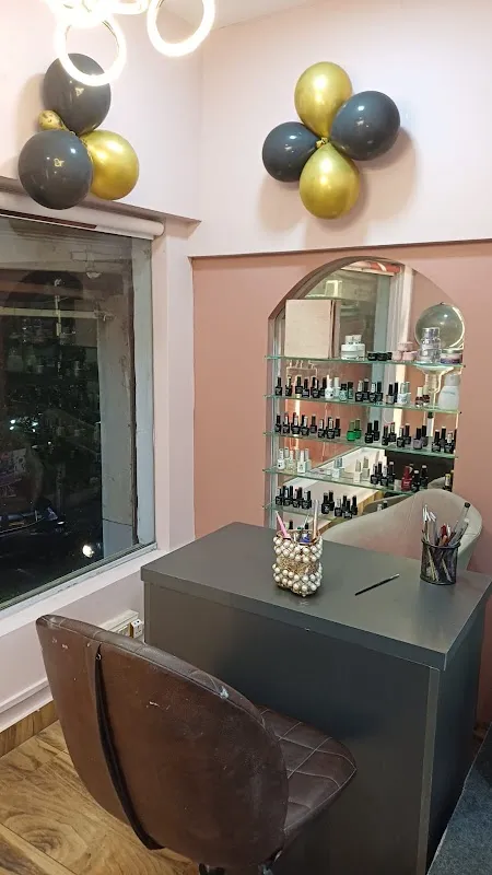 Luxeaura unisex salon | Beauty Salon in Thane | Makeup Artist in Thane | Nail Artist in Thane
