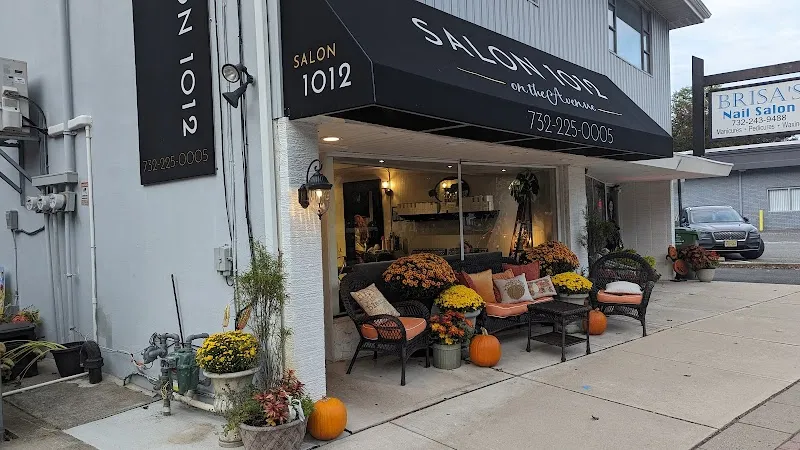 Salon 1012 on the Avenue