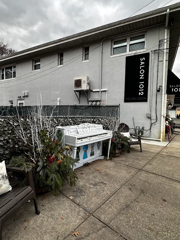 Salon 1012 on the Avenue