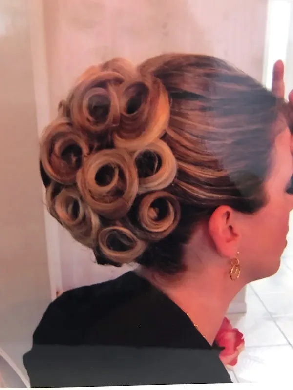 Salon 1012 on the Avenue