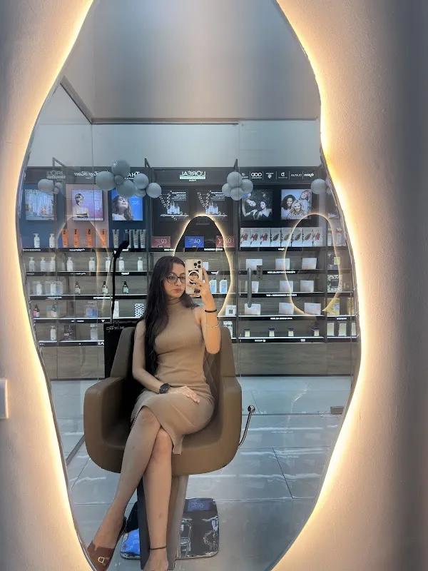 S&C Salon (Strawberries and Cigarettes)