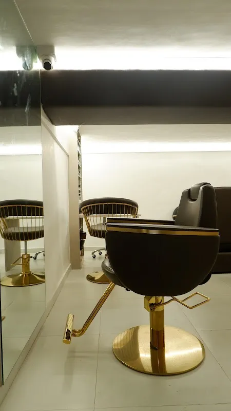 Blush unisex salon