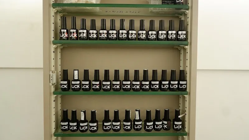 Blush unisex salon